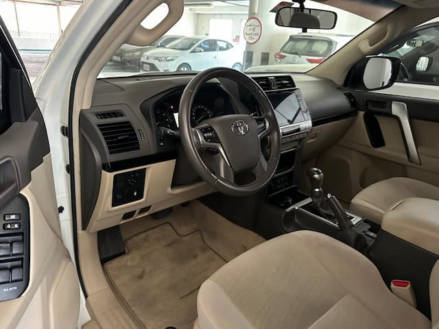 postImages/front stearing inside.jpeg
